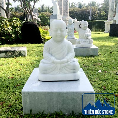 Tượng chú tiểu đá nghệ thuật đẹp | Thiên Đức Stone