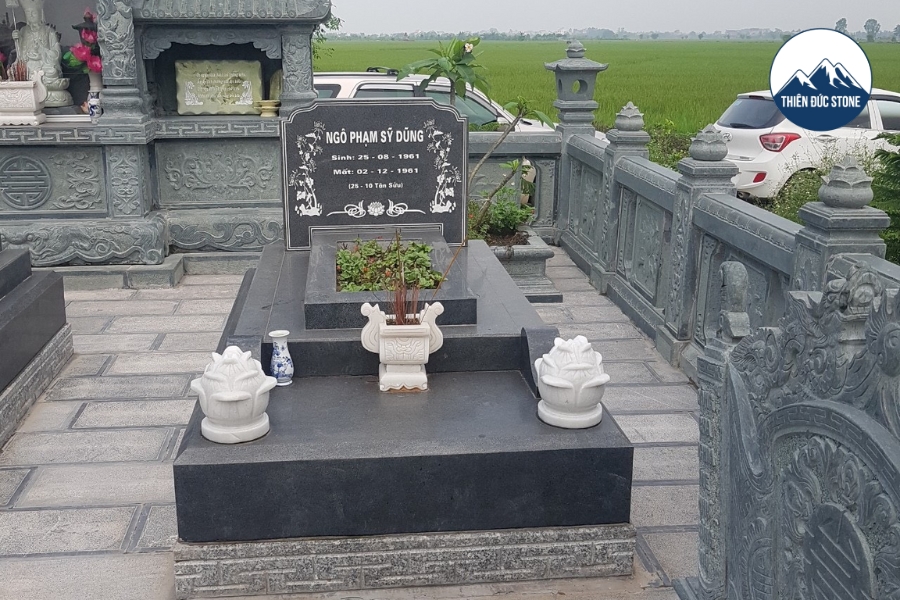 Mộ đá đơn là lựa chọn trang nghiêm, bền đẹp và tiết kiệm chi phí. Tìm hiểu cấu tạo, kích thước chuẩn phong thủy và chất liệu phù hợp nhất.